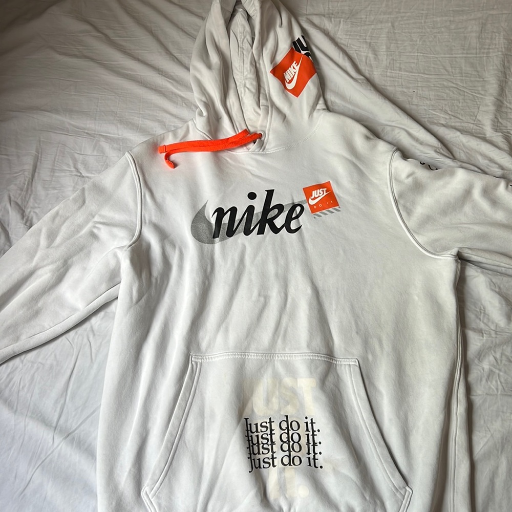 White Nike sweatshirt. Size large.